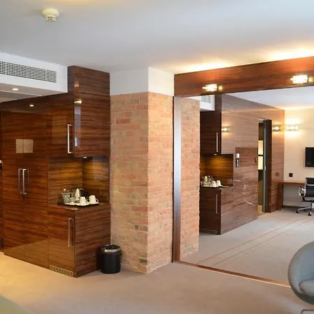 Q Grand Cru Hotel 4*